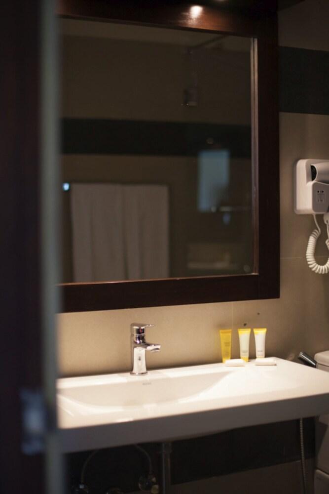 Oak Ray City Hotel Канди Екстериор снимка