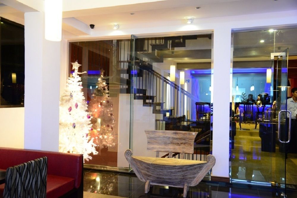 Oak Ray City Hotel Канди Екстериор снимка