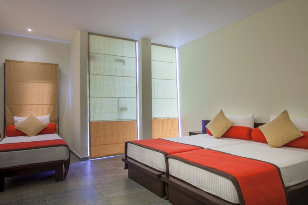 Oak Ray City Hotel Канди Екстериор снимка