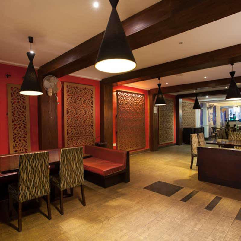 Oak Ray City Hotel Канди Екстериор снимка