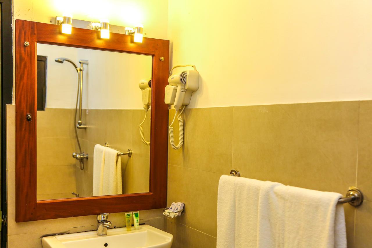 Oak Ray City Hotel Канди Екстериор снимка