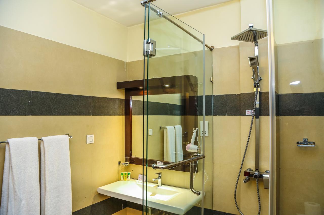 Oak Ray City Hotel Канди Екстериор снимка