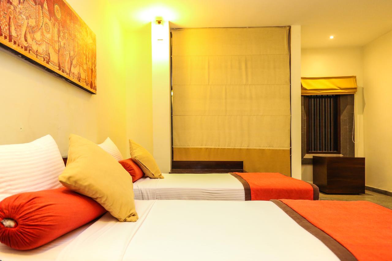 Oak Ray City Hotel Канди Екстериор снимка