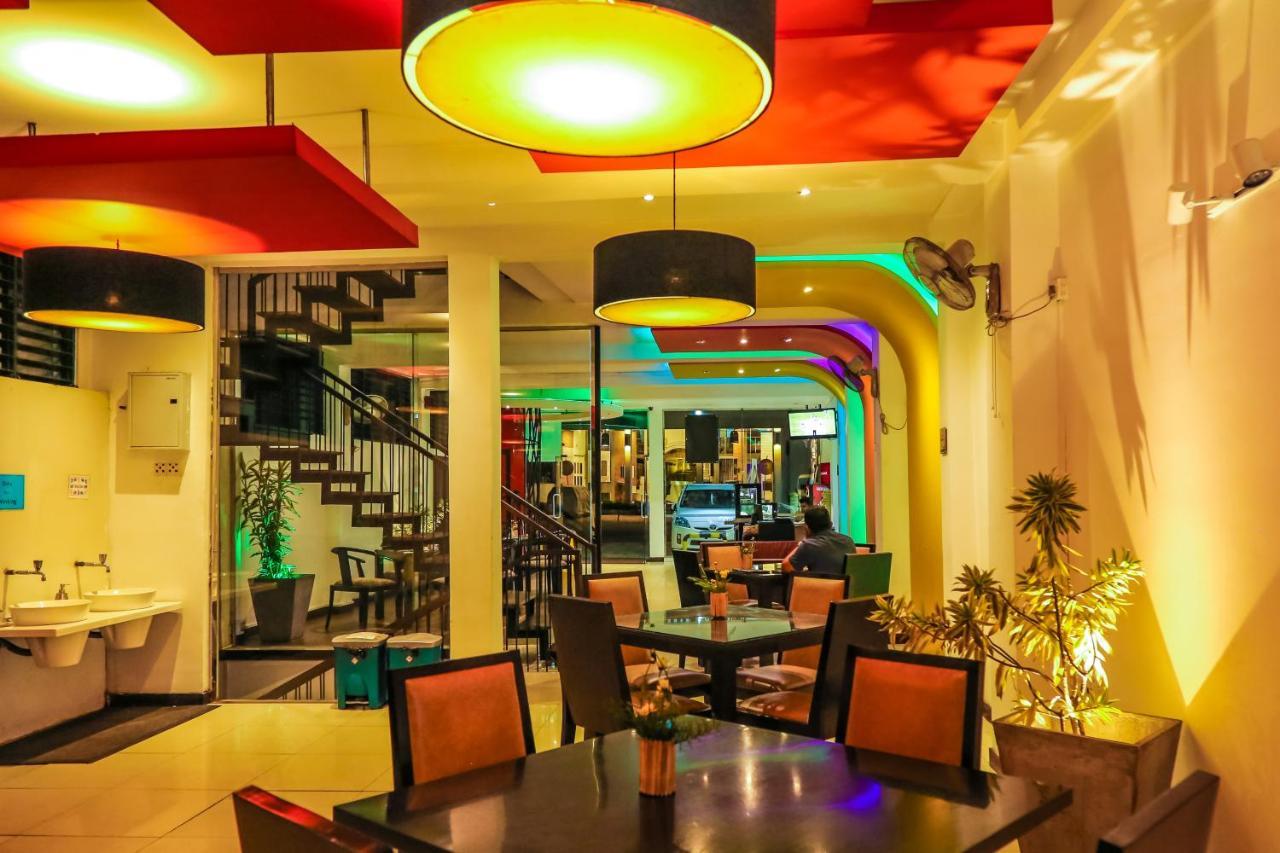 Oak Ray City Hotel Канди Екстериор снимка
