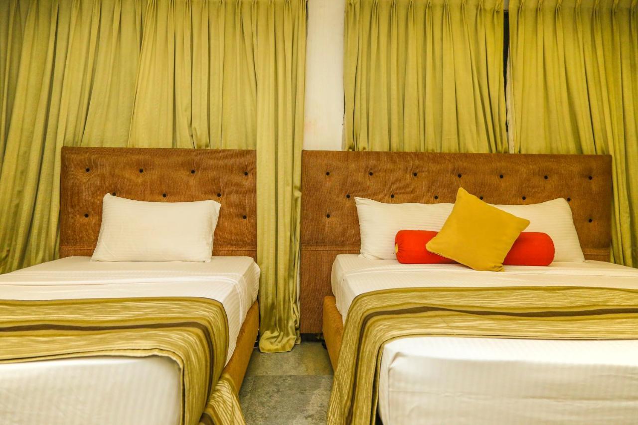 Oak Ray City Hotel Канди Екстериор снимка