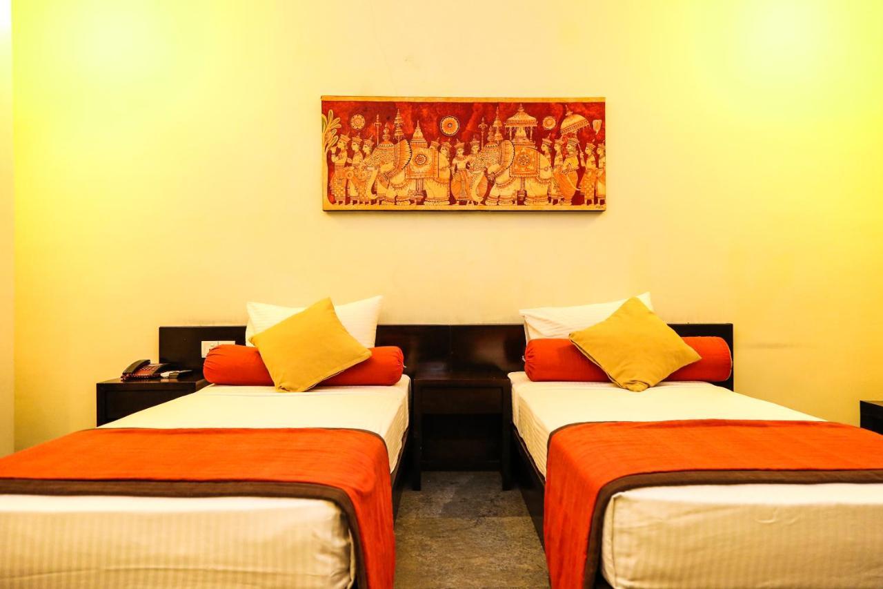 Oak Ray City Hotel Канди Екстериор снимка