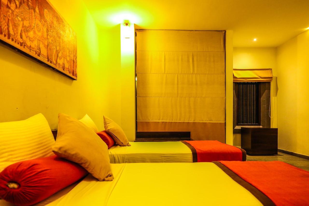 Oak Ray City Hotel Канди Екстериор снимка